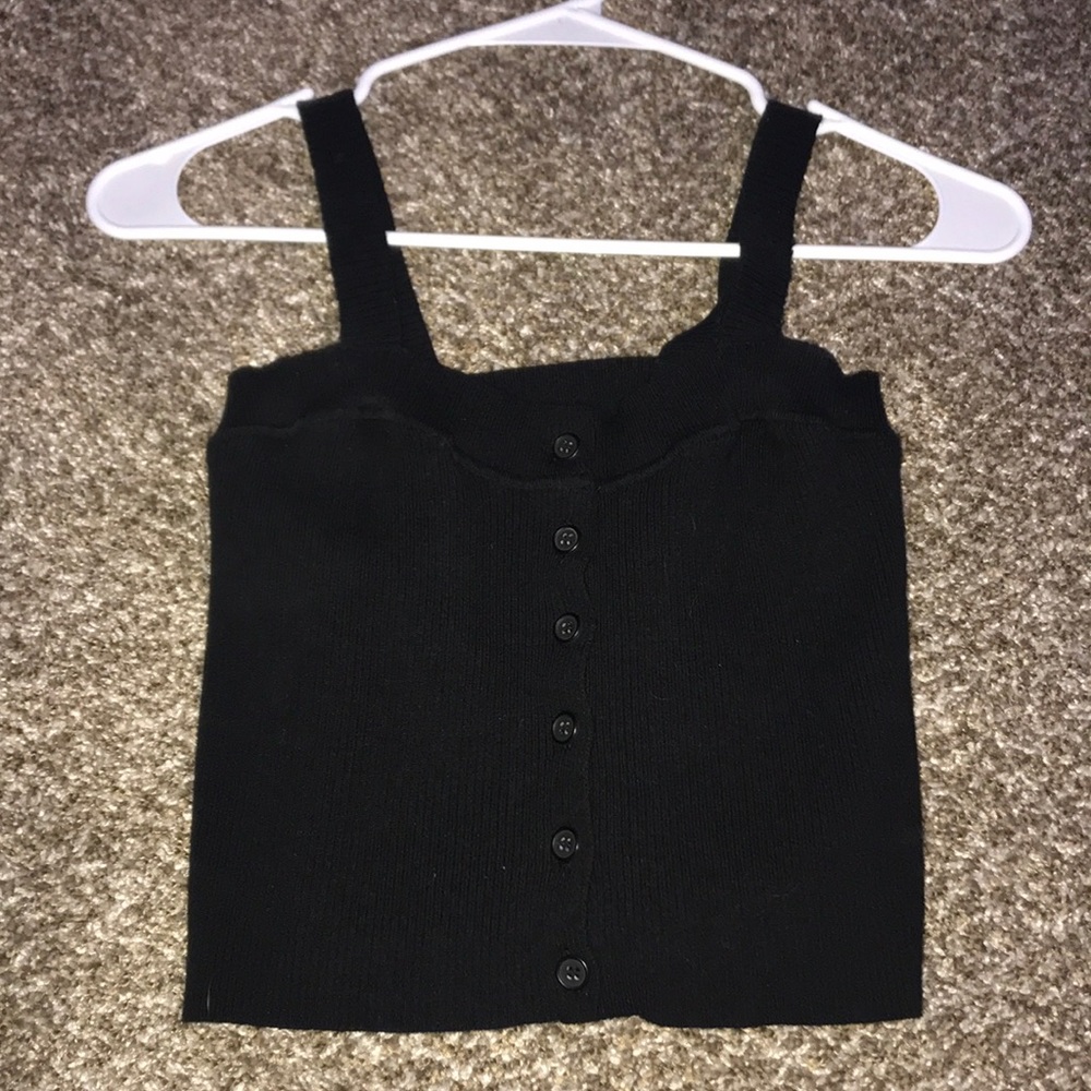 cute black button up tank top🖤